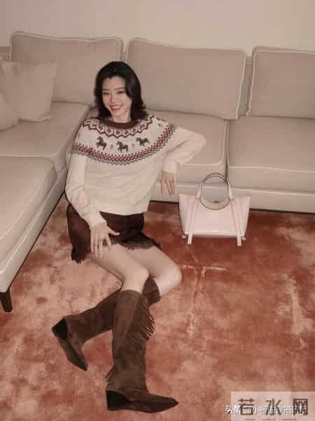 奚梦瑶吉娜新年氛围穿搭，搭配公式直接抄！