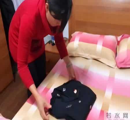 母亲退休后住我家,20年没掏一分钱,去世留下信封,我才幡然醒悟