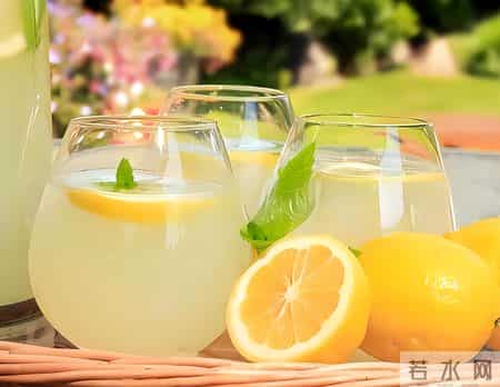 上年纪一点茶都不能喝？忠告：不想住进医院，这几种茶千万要少喝