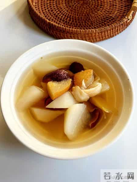 对肺非常好的一碗汤，冬天干燥不妨多给孩子喝，滋阴润肺