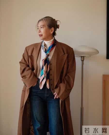 又发现一位超会穿的大姐，62岁打扮时髦洋气，不特别显年轻但气质