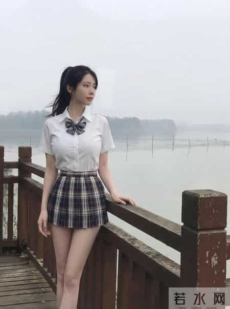 今日穿搭分享，在西湖旁边拍照