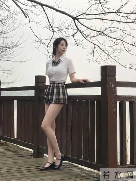 今日穿搭分享，在西湖旁边拍照