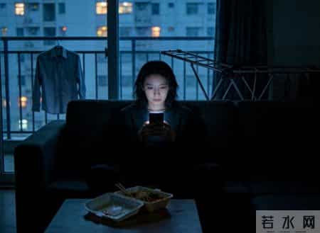 弟弟负债妈妈让我卖掉房子救人，我反问：你给他的房车留着过年？