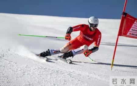 上了年纪的男人，少穿耐克、骆驼，换成这4个中产品牌更时髦