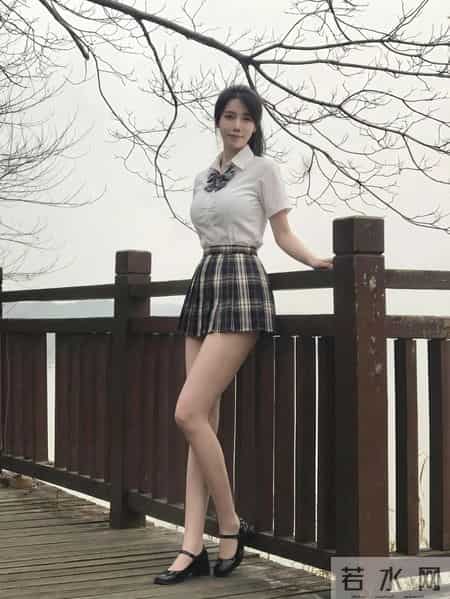 今日穿搭分享，在西湖旁边拍照