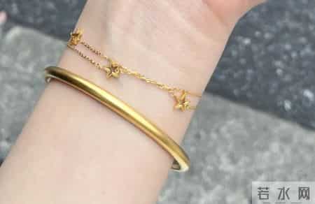 金手镯15克和50克戴起来差别有多大?实拍对比惊人!