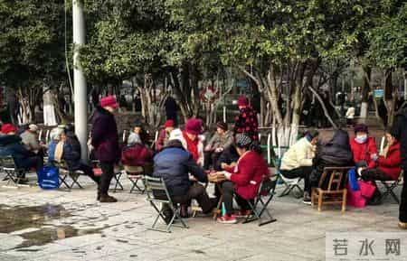 发现一个现象：今年过年，越来越多的家庭选择了“反向团圆”