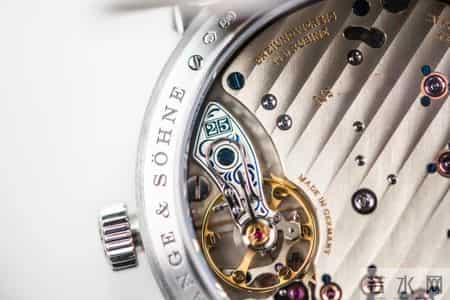 神级起步！出手即经典！这些一步到位毕业表，我只要一块就好！