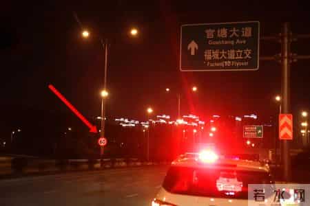 昨晚官塘大道多车超速被罚，交警夜间测速仪上线！