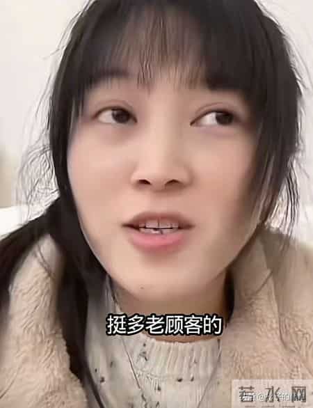 呆呆美甲店是疫情开的，存款不够有外债，吃住都在店，回头客很多