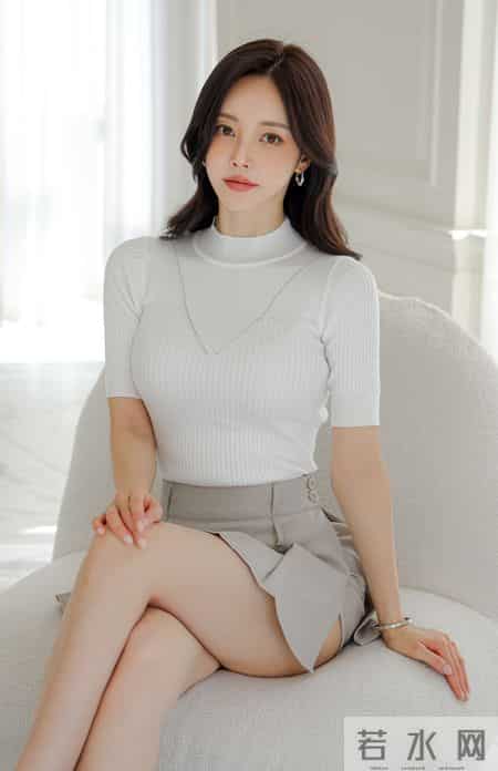 灰白轻熟通勤套装｜是长廊里的雾白干练美人