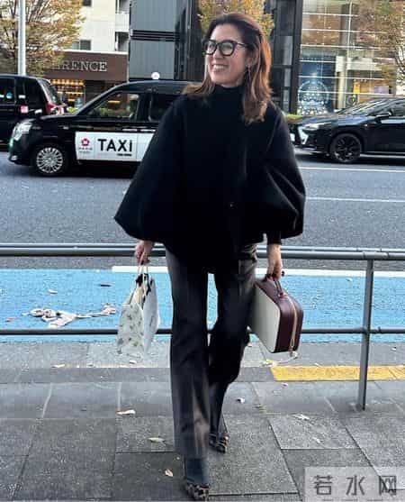 这是见过最真实的中年小个子，没有完美身形，靠简练穿搭圈粉无数