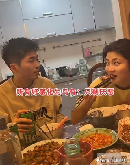 男的暗恋4年告白，女的张口就要钱，他听完转身就走，网友：清醒