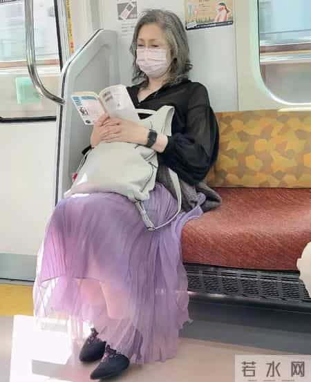 跟着“上海奶奶”学穿搭！白发不染、穿衣简单，个个美得优雅得体