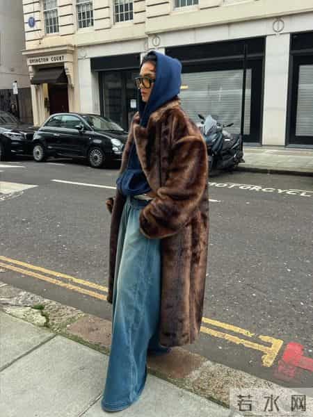 冬天把藏蓝色穿在身上，好看又显高级！