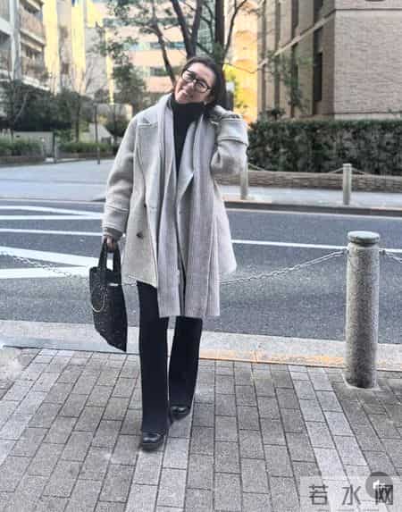 这是见过最真实的中年小个子，没有完美身形，靠简练穿搭圈粉无数