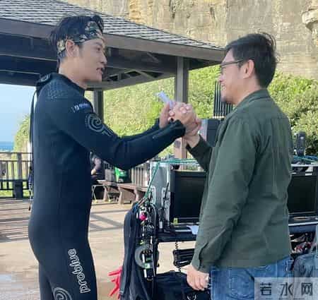 他忘不掉初恋，却爱上了两个女人，如今45岁仍未婚