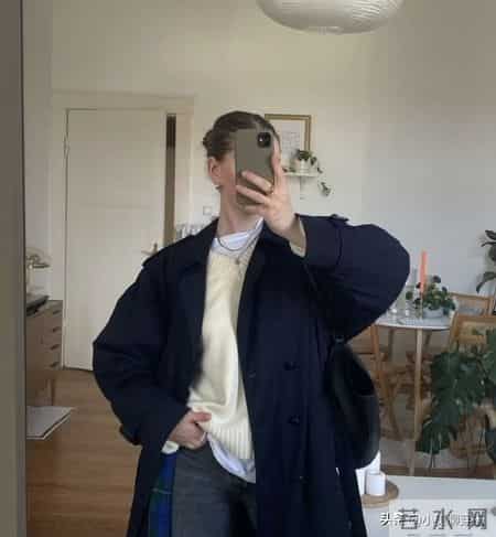 信我！40+女生穿这个流行色，显白减龄又高级