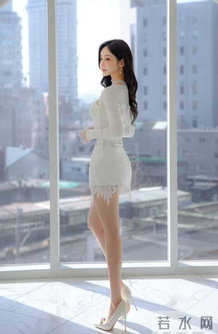 纯白蕾丝轻熟套装|是窗景里的月光柔媚美人