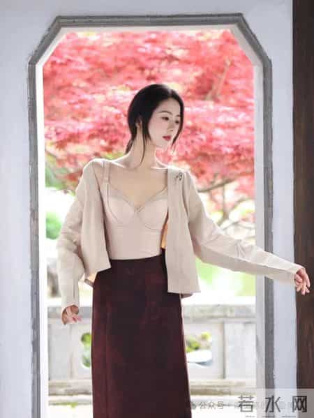 在山水间，尝试了这身新中式叠穿！