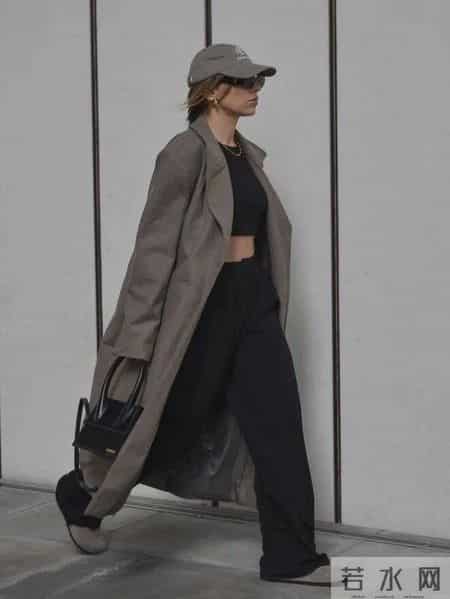 “阔腿裤+勃肯鞋”竟是冬天最流行组合，松弛又减龄