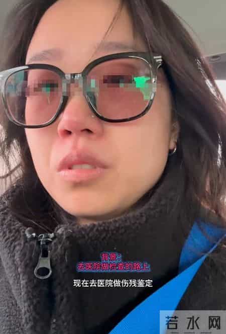 23岁女子被继父持刀威胁，亲妈不阻止还造谣她，内幕让人头皮发麻