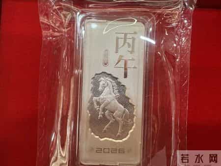 价格暴涨！女子3年前买钻戒送的赠品，如今“身价”比钻戒还高，你家可能也有