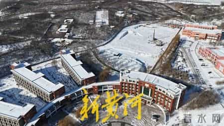 辽宁一高中宿舍使用近15年后，因“存疑的工程质量”问题引发刑事案件，“学生搬离”被指成事故