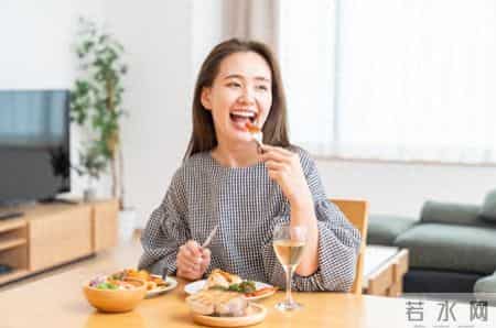 为变瘦，山东女子坚持5年过午不食，她的现状，值得人们反思