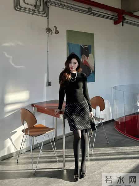 今年流行的厚黑风穿搭，真的超级喜欢！