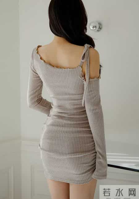 裸杏露肩轻熟裙｜是柔光里的奶茶甜柔美人