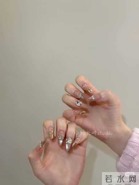 跟新年很适配的贵气美甲更新啦