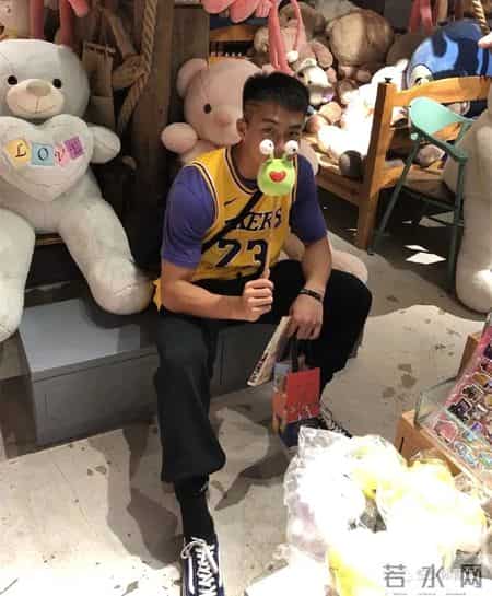 空少小哥哥，简直不要太帅了