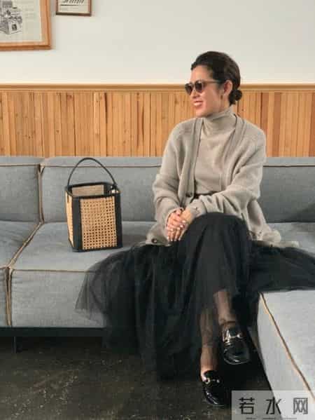 这是见过最真实的中年小个子，没有完美身形，靠简练穿搭圈粉无数