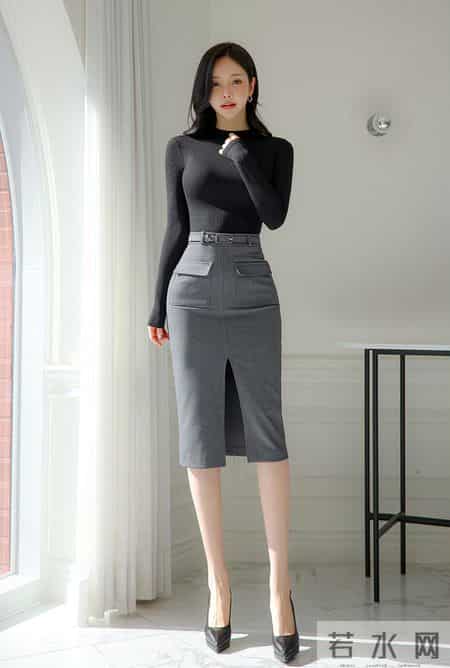 黑灰通勤轻熟套装｜是柔光里的职场气质美人