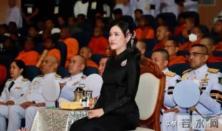 诗妮娜贵妃印度之行结束，4天换了5套造型，41岁生日复出试水成功