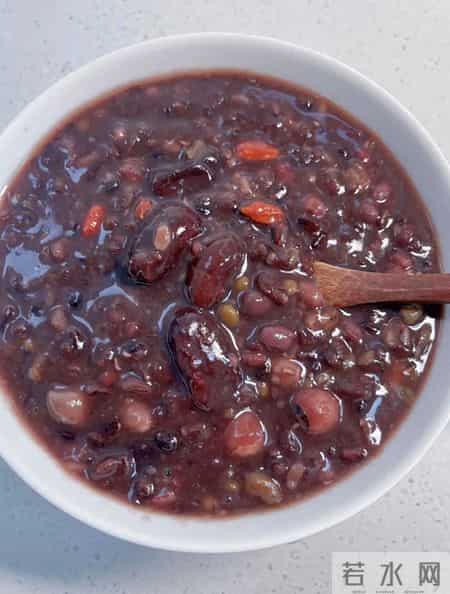 后天腊八，无论有钱没钱，这3样美食别忘记，寓意一年安康顺利！