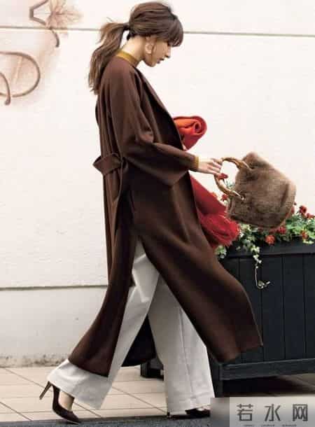 难怪都在穿“大衣+阔腿裤”，简约日常，一种搭配能穿出N种时髦