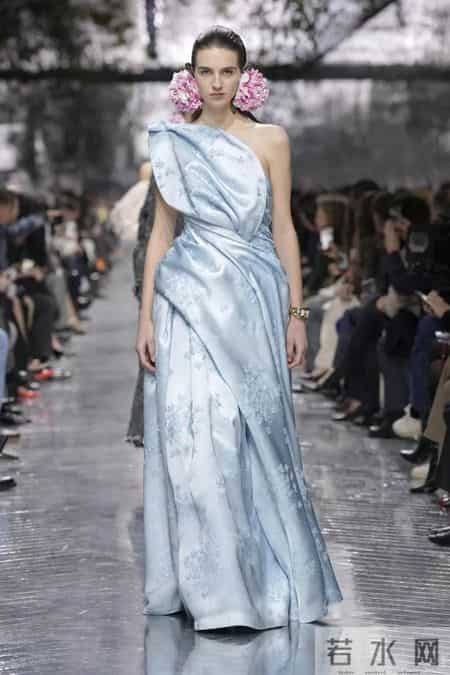 当Dior女孩不再只是“美”