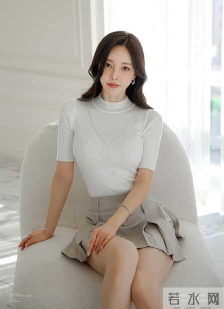 灰白轻熟通勤套装｜是长廊里的雾白干练美人