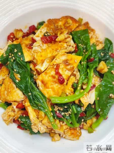 老年人要多吃这菜，硒含量是洋葱的20倍，补钙壮骨，护肝解毒