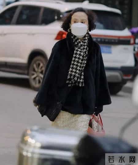 “上海奶奶”优雅到骨子里：穿衣得体、仪态端庄，一看就是讲究人