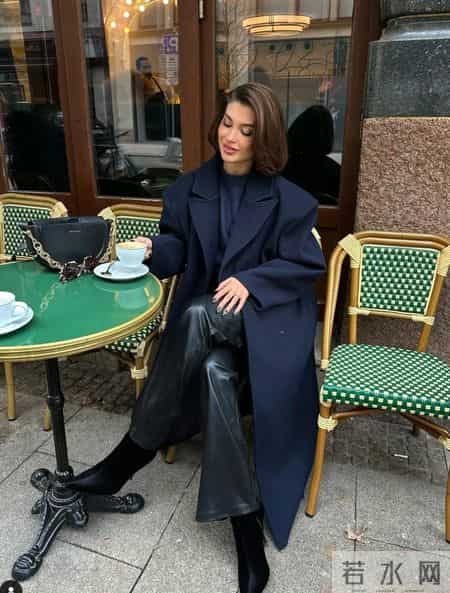 冬天把藏蓝色穿在身上，好看又显高级！