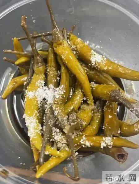 来个广西老表解释一下，为啥要粘盐吃啊