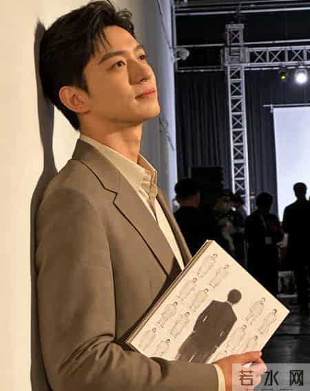 邻居天天撮合我和她女儿，我果断拒绝，没想到一个月后找到宿舍楼