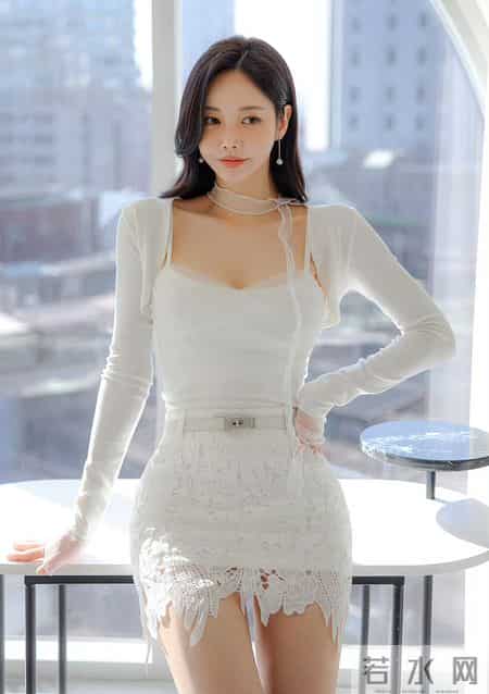 纯白蕾丝轻熟套装|是窗景里的月光柔媚美人