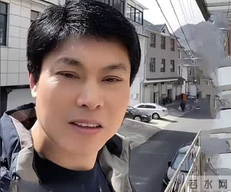 04年，父亲把双胞胎女儿送人，20年后疯狂寻找，只想知道过得如何