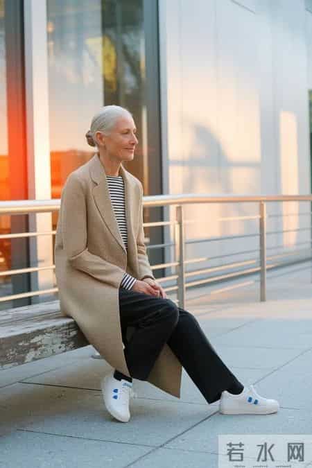 不得不说，法国女人才是最会穿的，不管是20还是80岁美的松弛优雅