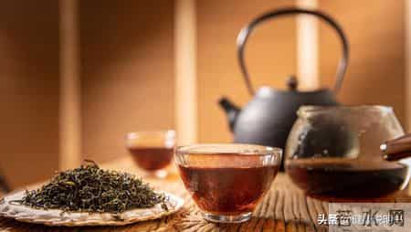 医生研究得出：大量喝茶的高血脂患者，不用多久，身体或有5变化